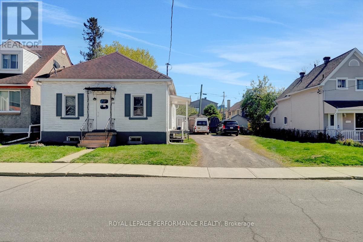 228 Carillon Street, Ottawa, Ontario  K1L 5X8 - Photo 2 - X13137766