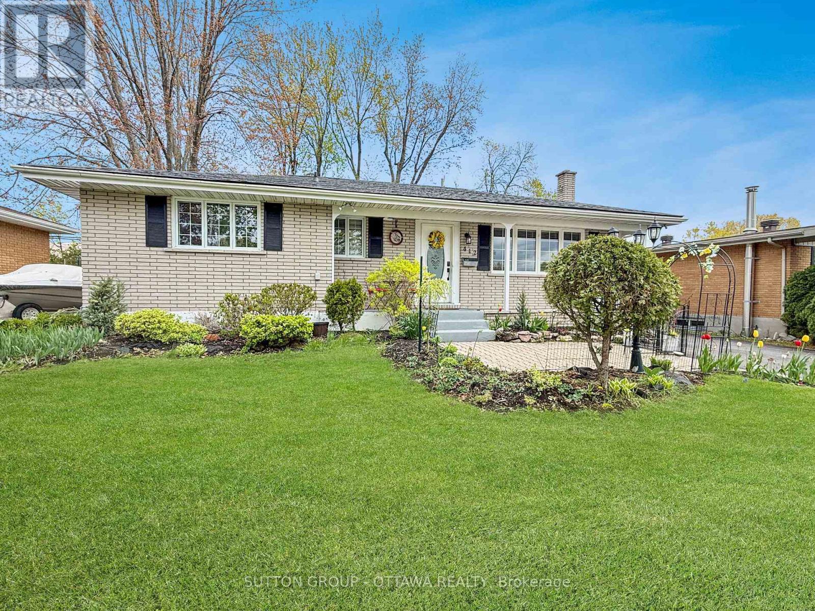 412 LEITCH DRIVE, Cornwall, Ontario