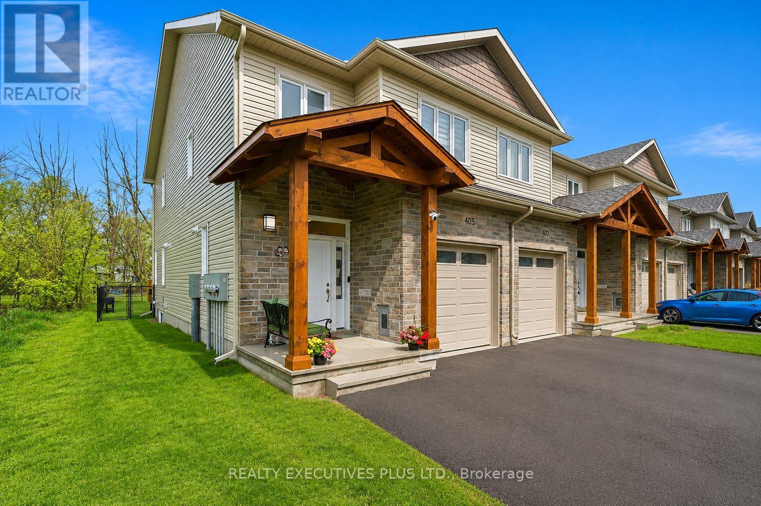 405 VOYAGEUR PLACE W, Russell, Ontario