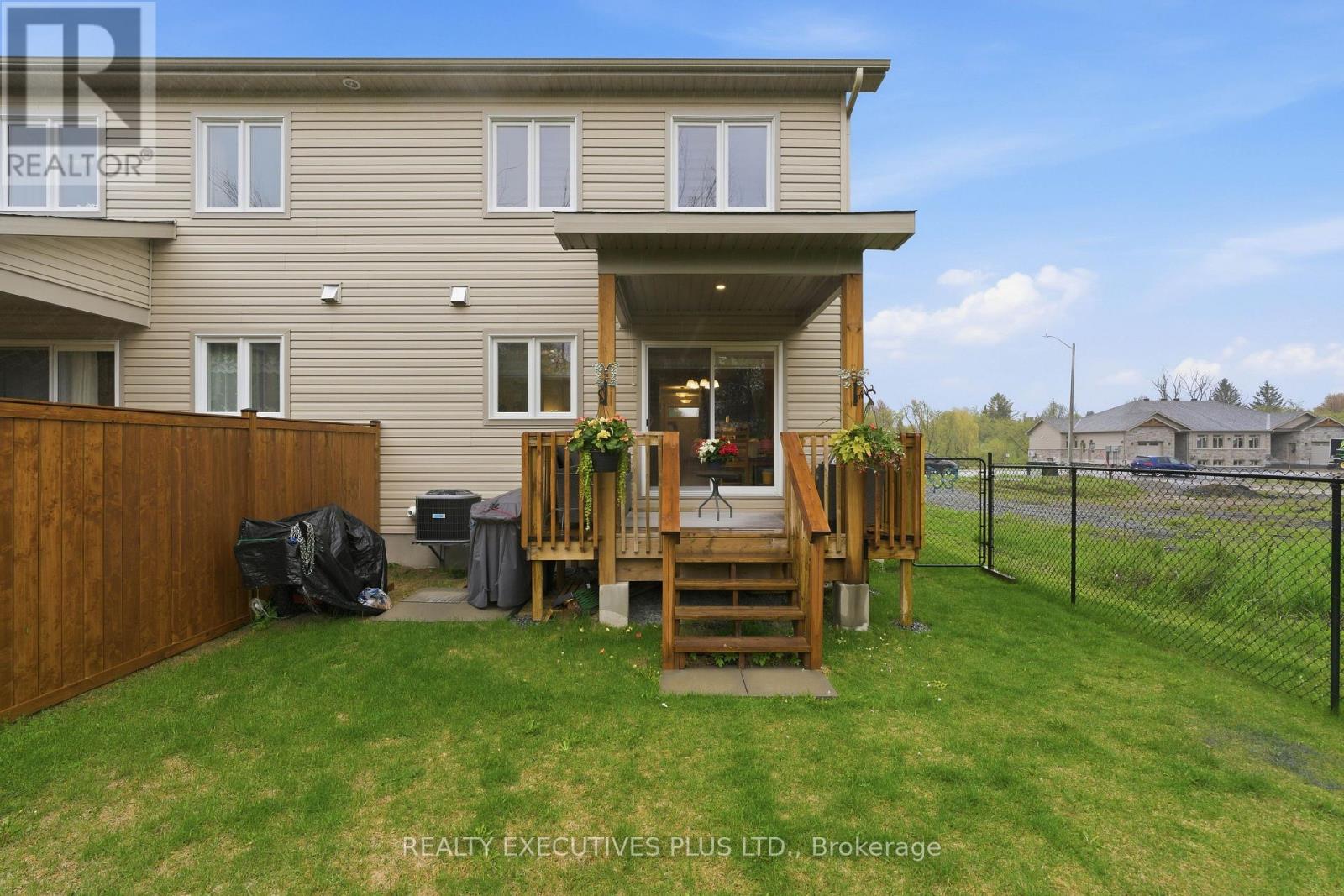 405 Voyageur Place W, Russell, Ontario  K0A 1W0 - Photo 30 - X13139366