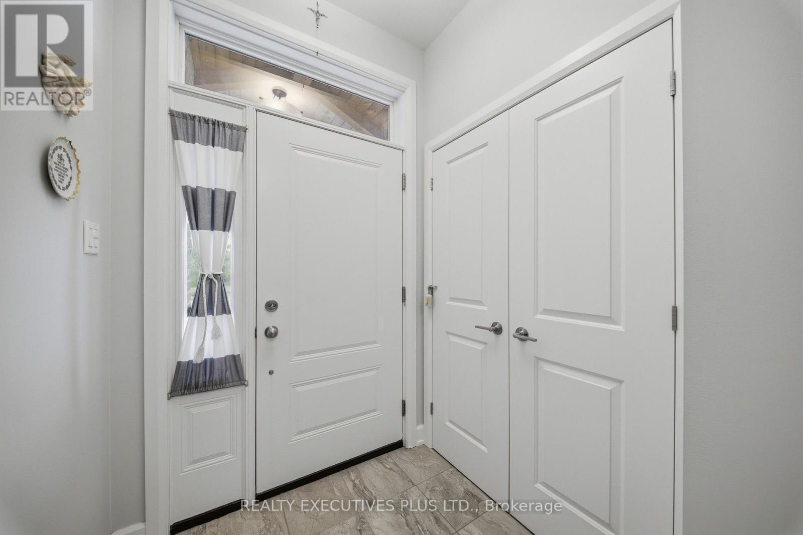 405 Voyageur Place W, Russell, Ontario  K0A 1W0 - Photo 4 - X13139366