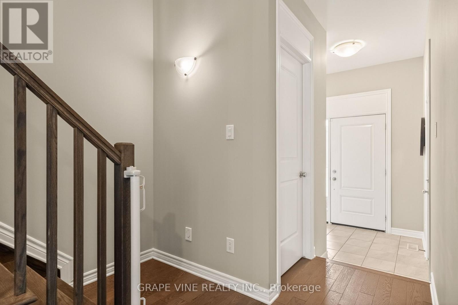 834 Cedar Creek Drive, Ottawa, Ontario  K1T 0N6 - Photo 3 - X13139434
