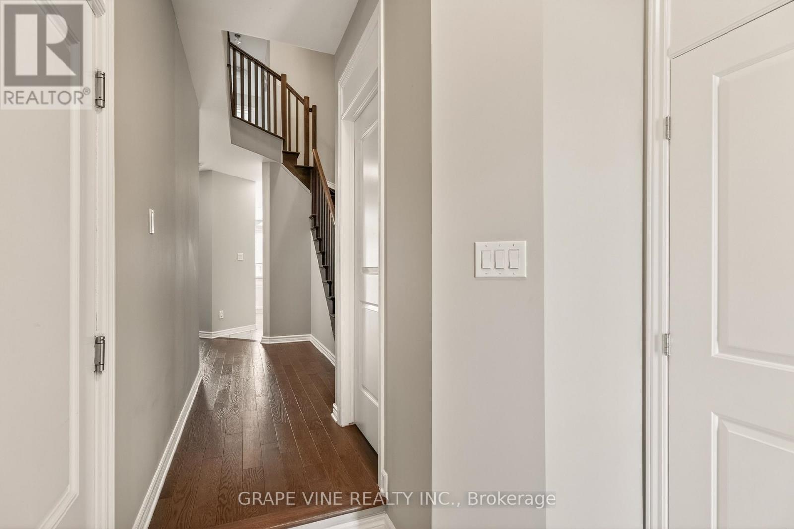 834 Cedar Creek Drive, Ottawa, Ontario  K1T 0N6 - Photo 4 - X13139434