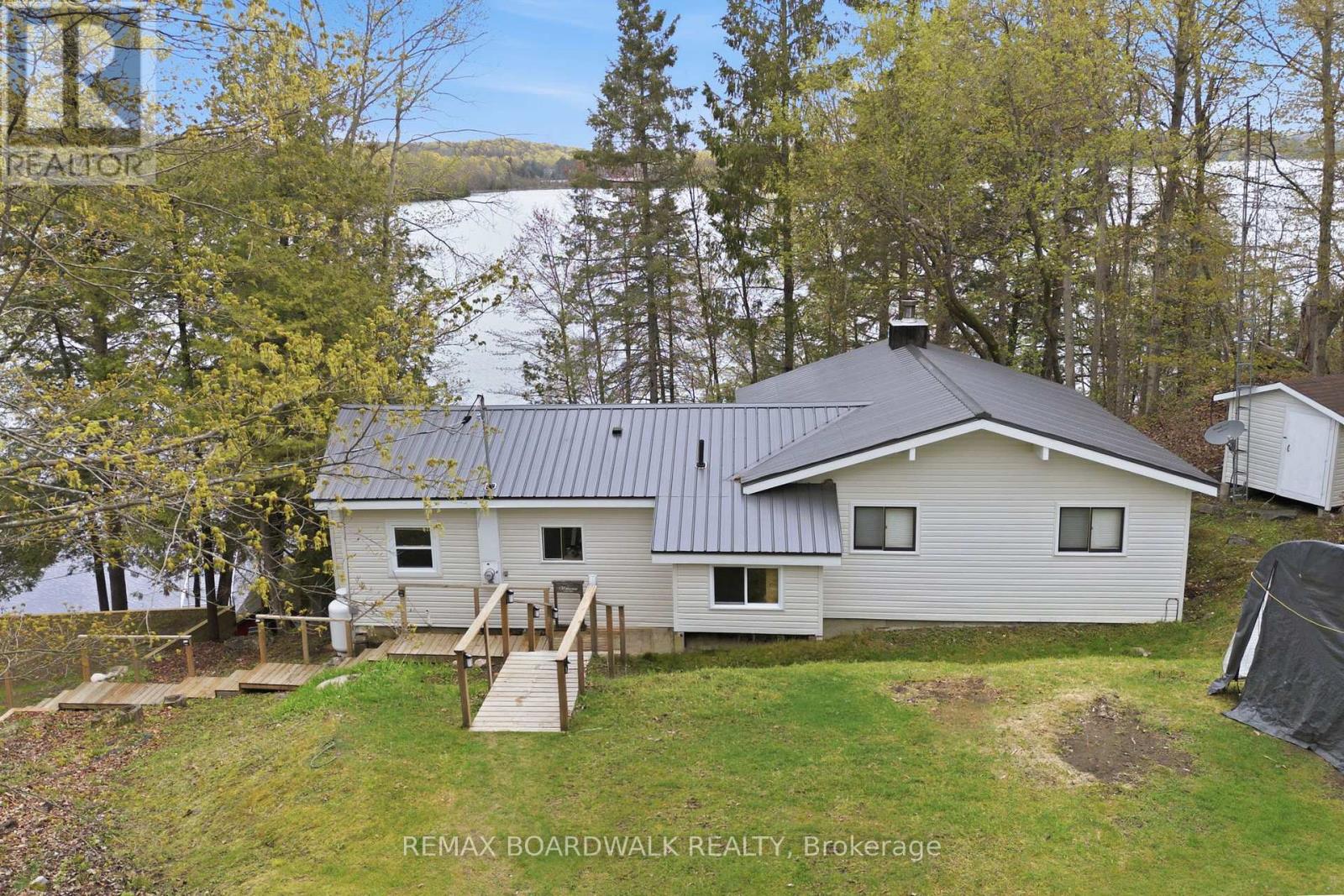 1091 BIG CLEAR LANE, Frontenac, Ontario