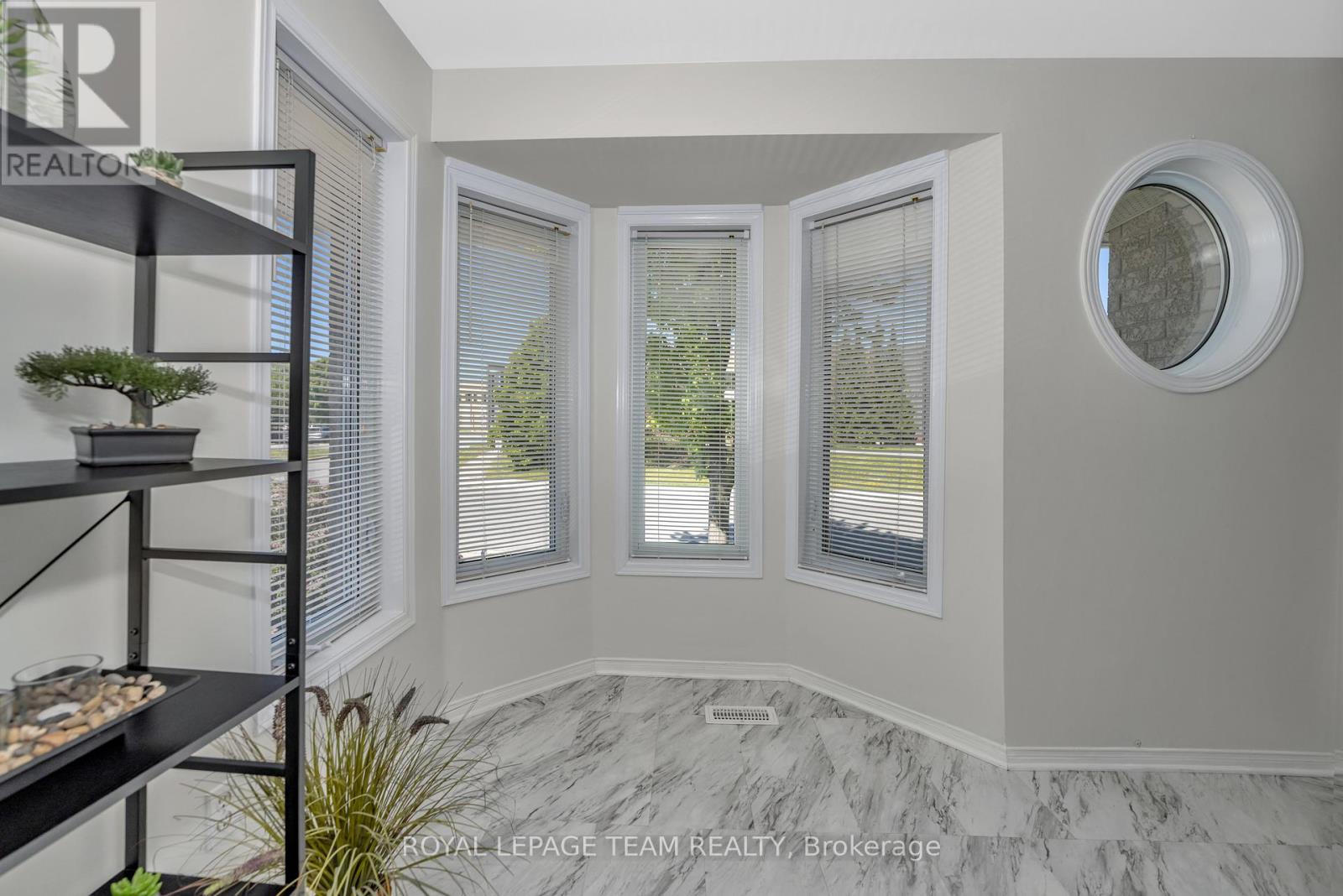 85 Cresthaven Drive, Ottawa, Ontario  K2G 6T9 - Photo 10 - X13140528
