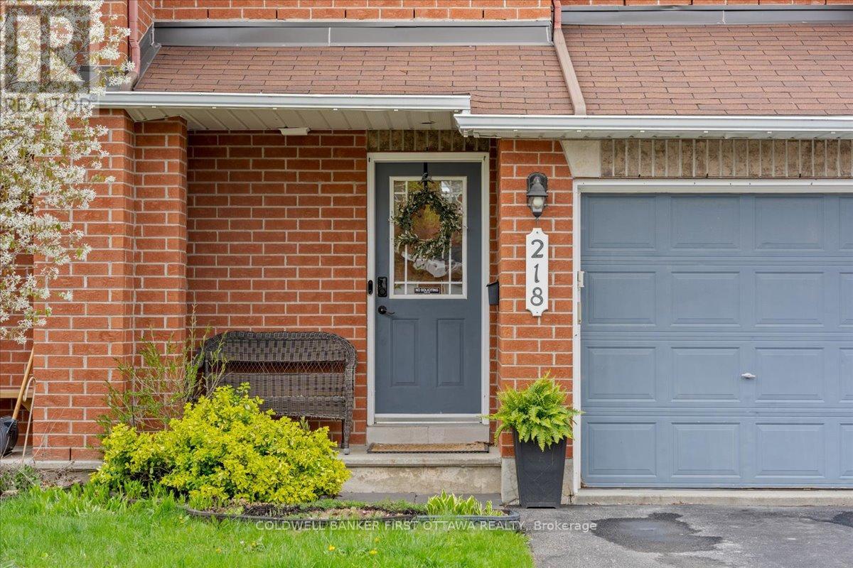 218 Flamborough Way, Ottawa, Ontario  K2W 1G5 - Photo 2 - X13141804