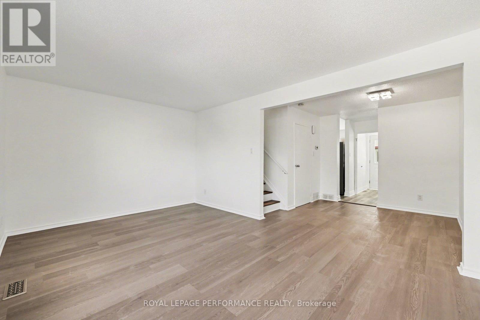 1584 Feather Lane, Ottawa, Ontario  K1T 1V4 - Photo 6 - X13142560