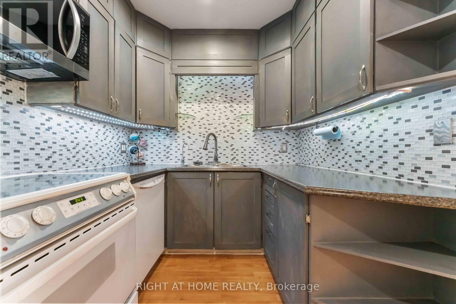6 - 2 Columbus Avenue, Ottawa, Ontario  K1K 1R3 - Photo 11 - X13143336