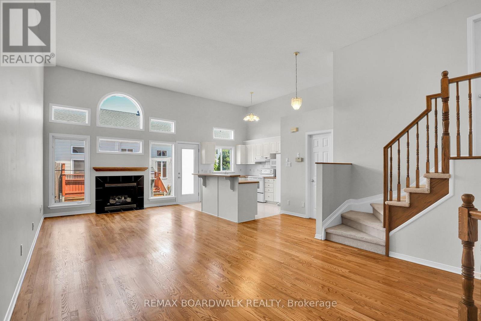 5 Maple Park Private, Ottawa, Ontario  K1T 4A6 - Photo 2 - X13144312