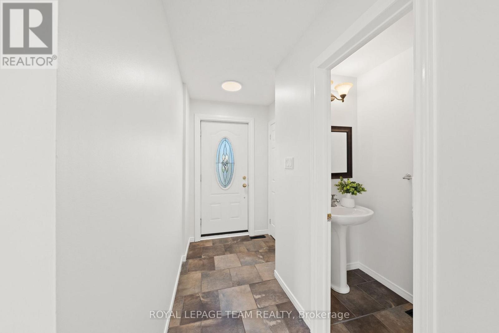 93 Hewitt Way, Ottawa, Ontario  K2L 3R3 - Photo 4 - X13145516