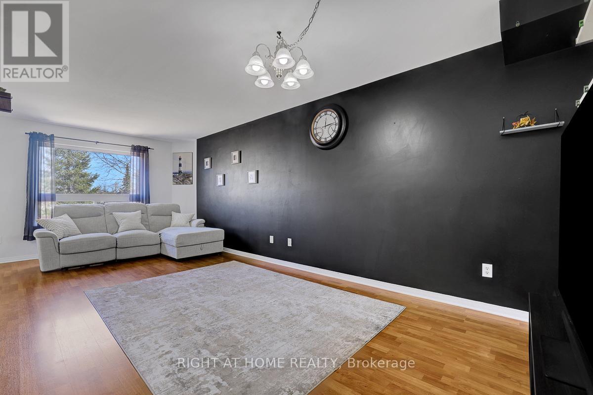 70 Frieday Street, Arnprior, Ontario  K7S 0A6 - Photo 5 - X13149162