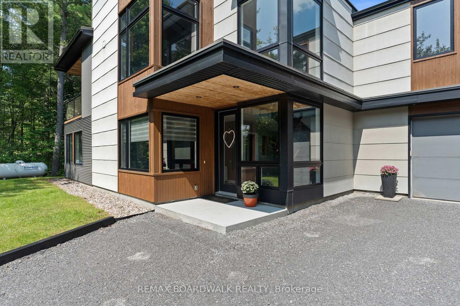 108 Edith Margaret Place, Ottawa, Ontario  K2W 1A8 - Photo 4 - X13149656