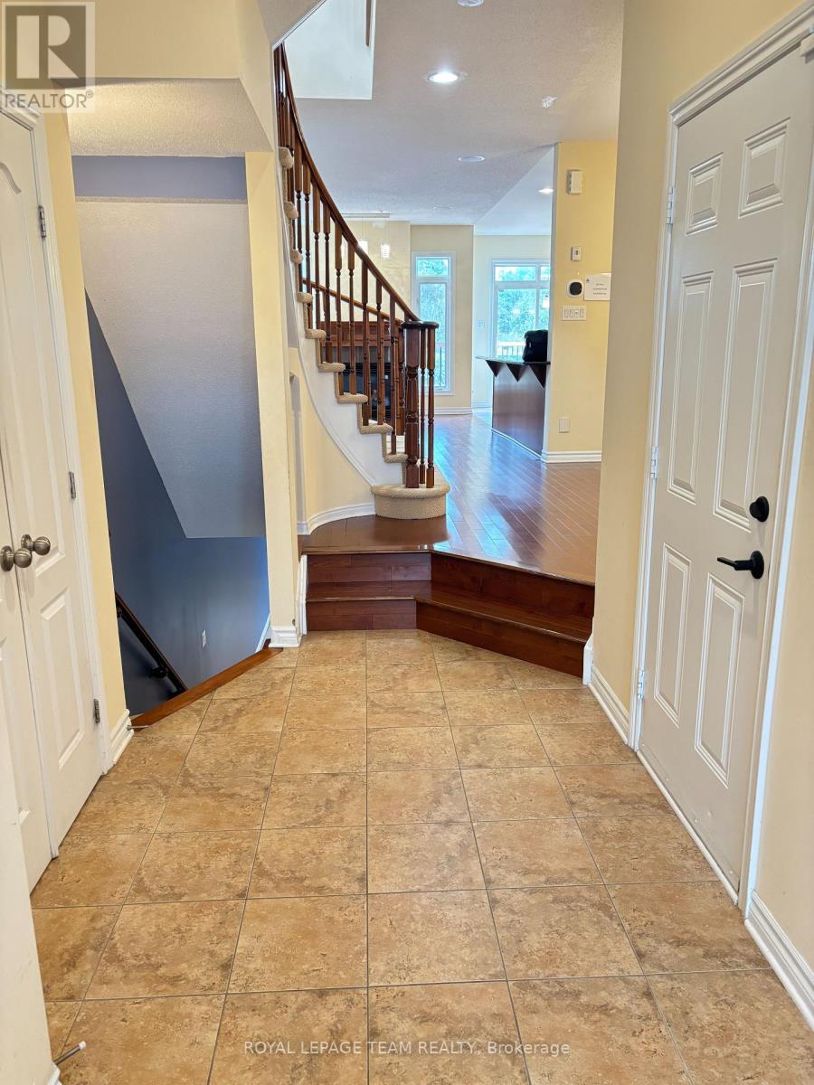 449 Foxhall Way, Ottawa, Ontario  K2M 0G1 - Photo 2 - X13150726