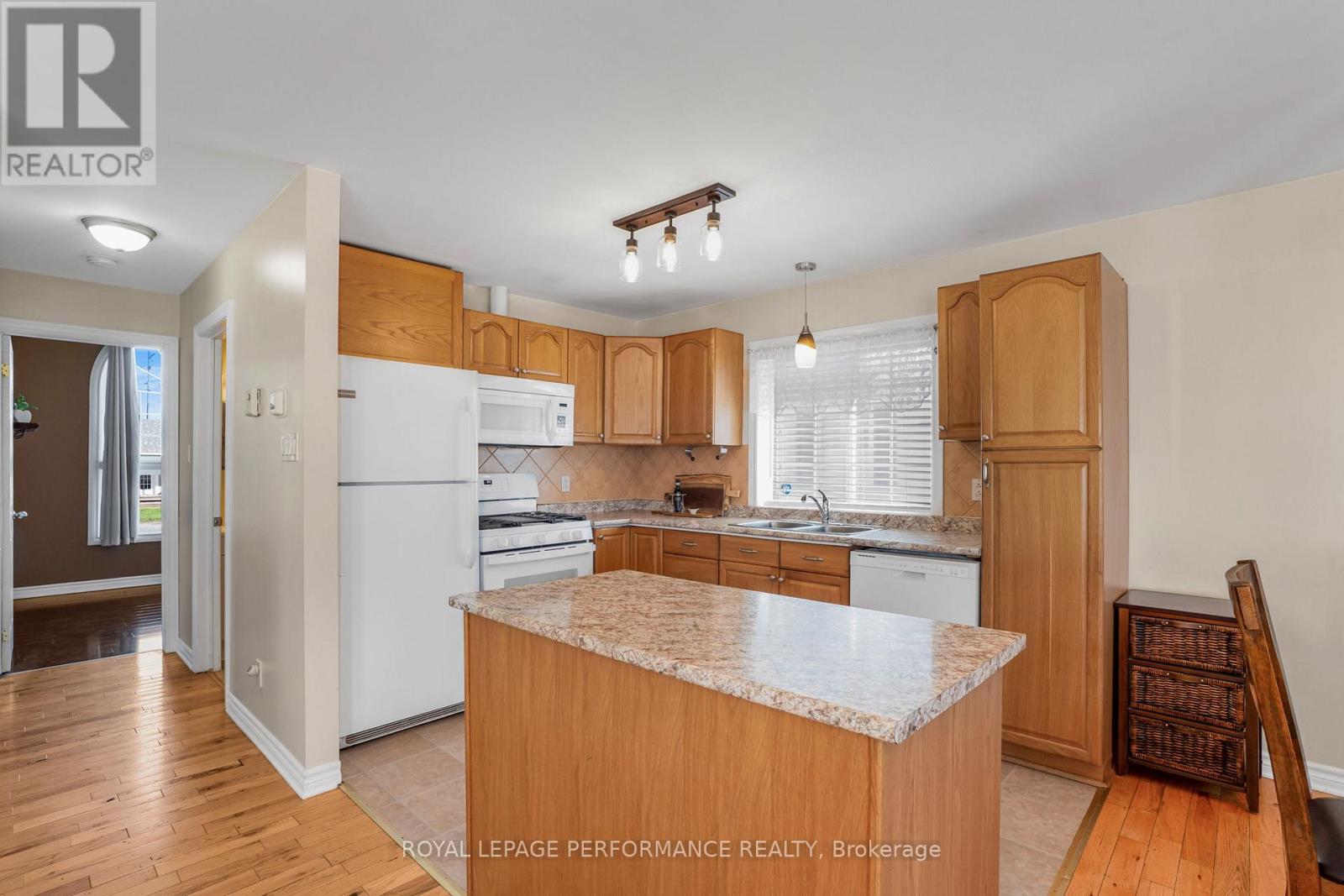 40 Lori Lane, North Dundas, Ontario  K0C 2H0 - Photo 4 - X13151360