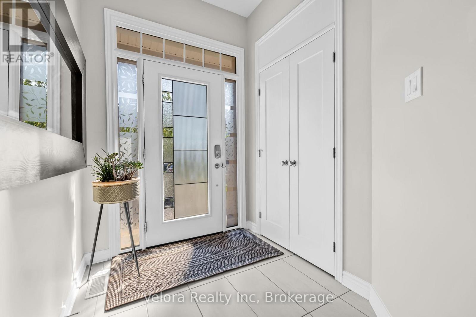 352 Warmstone Drive, Ottawa, Ontario  K2S 0W3 - Photo 3 - X13151874