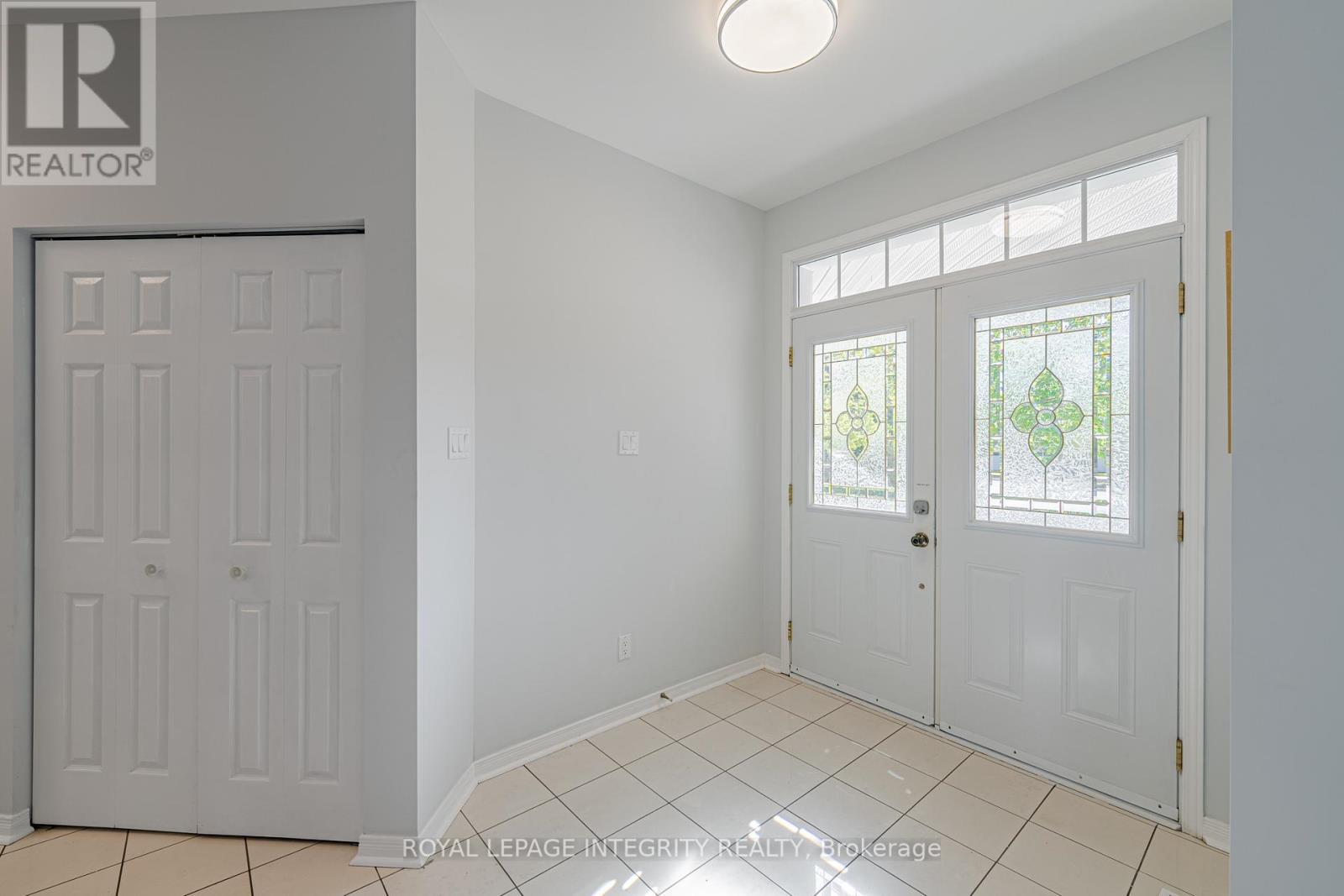 102 Whitestone Drive, Ottawa, Ontario  K2C 4C5 - Photo 2 - X13153216