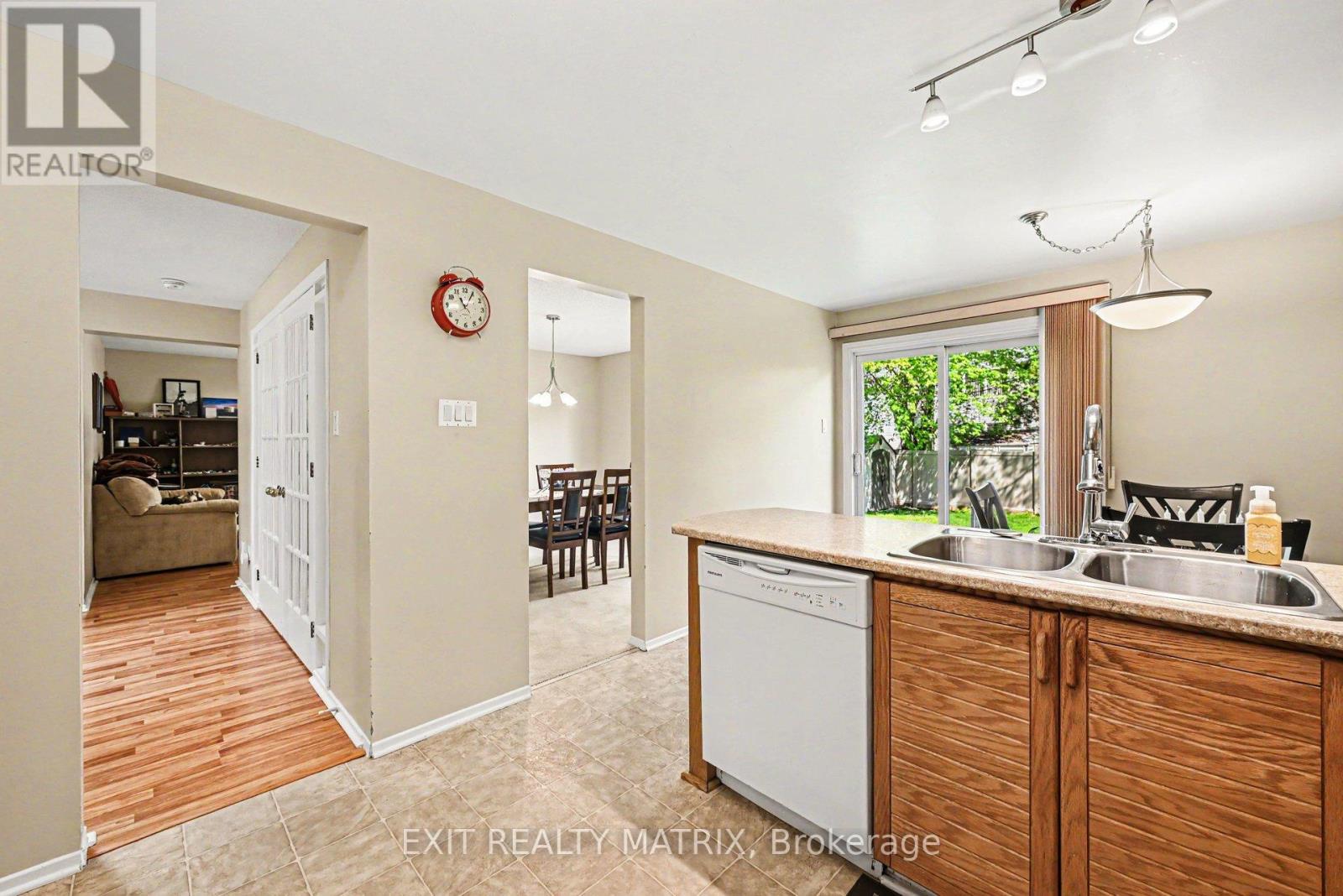 5968 Meadowglen Drive, Ottawa, Ontario  K1C 5Y2 - Photo 10 - X13153922