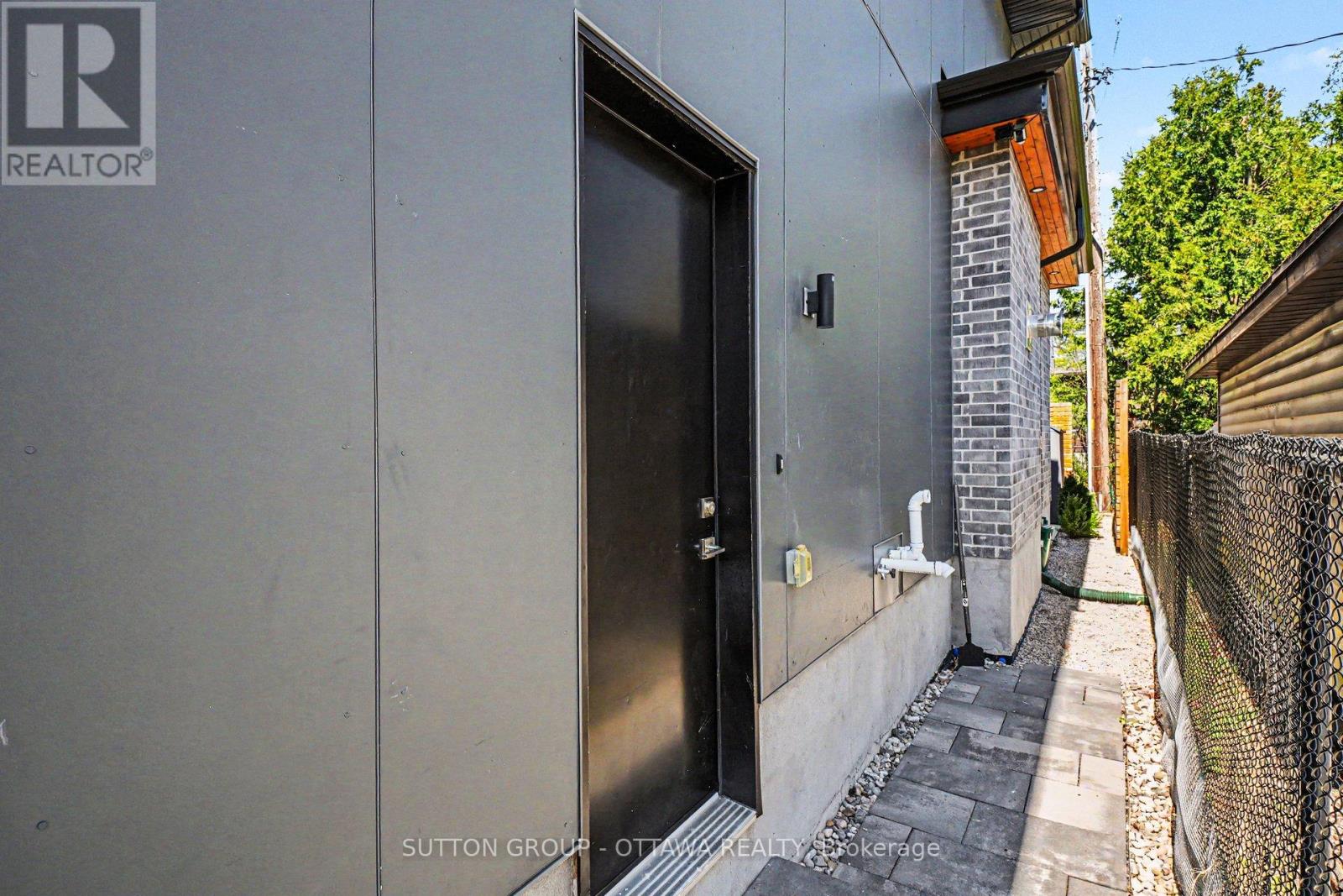 17 LOTTA AVENUE, Ottawa, Ontario