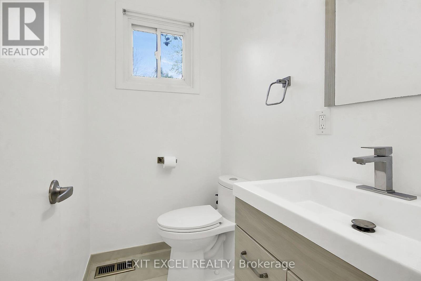 25 Uxbridge Crescent, Ottawa, Ontario  K2L 1P6 - Photo 12 - X13154944