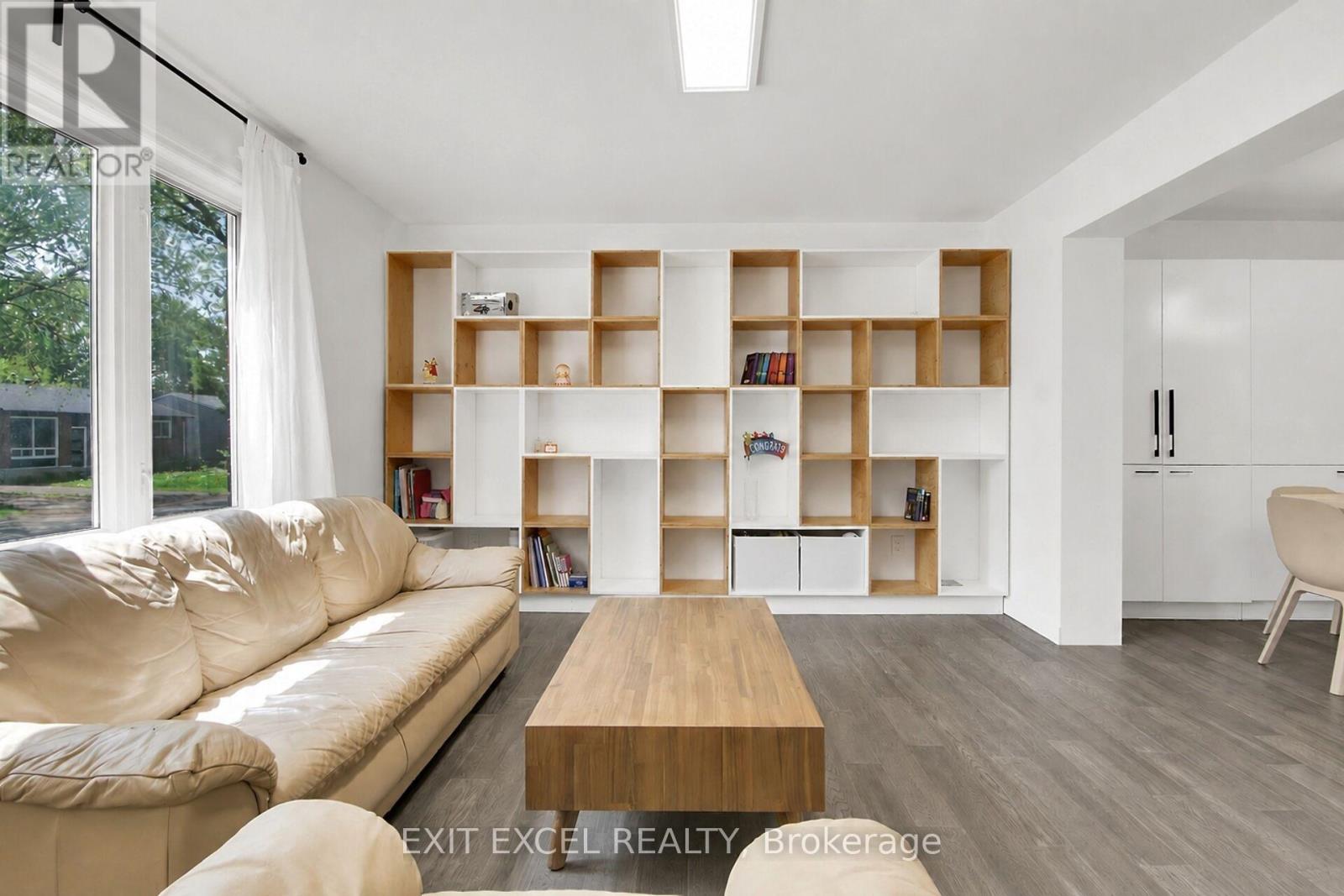 25 Uxbridge Crescent, Ottawa, Ontario  K2L 1P6 - Photo 2 - X13154944