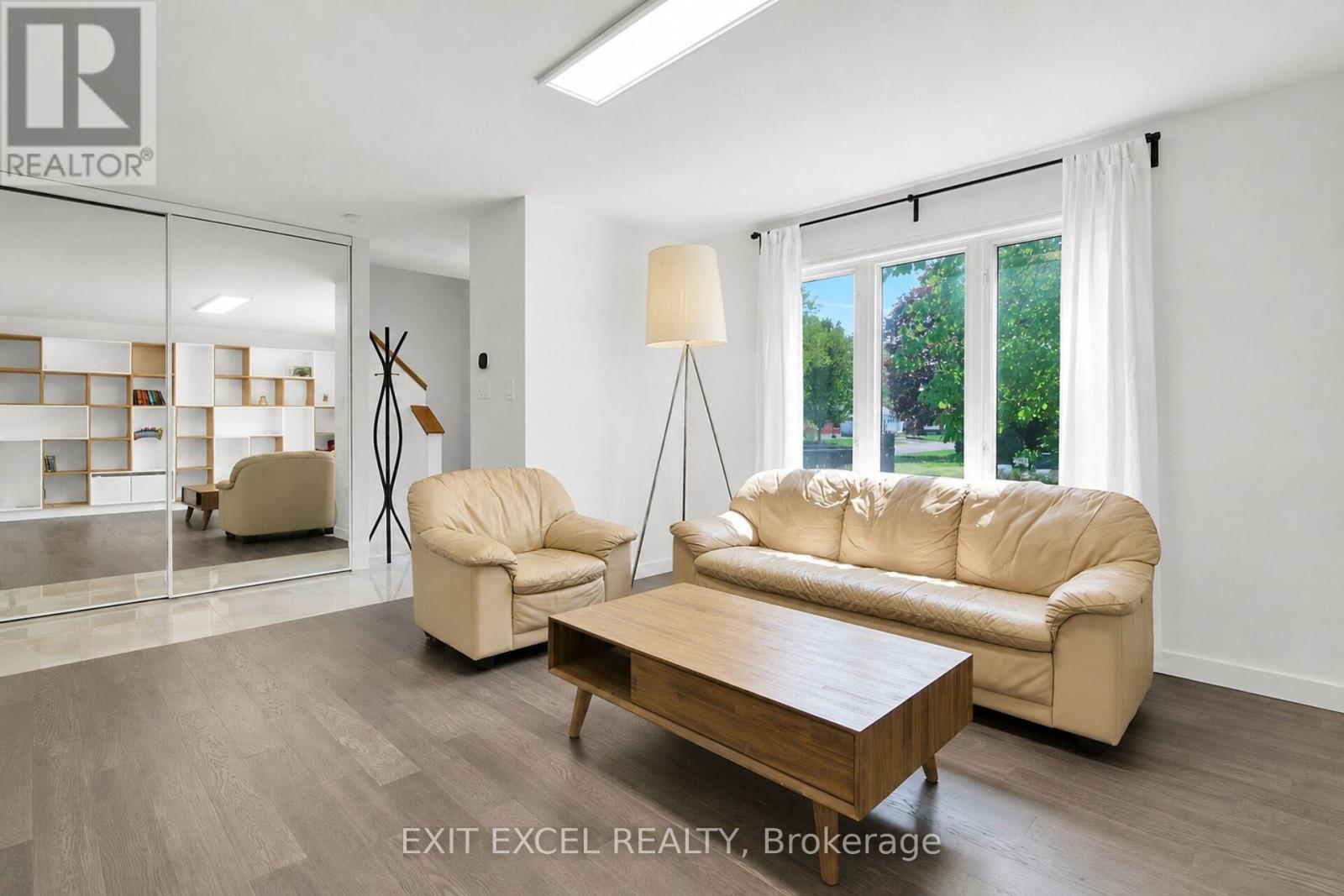25 Uxbridge Crescent, Ottawa, Ontario  K2L 1P6 - Photo 3 - X13154944