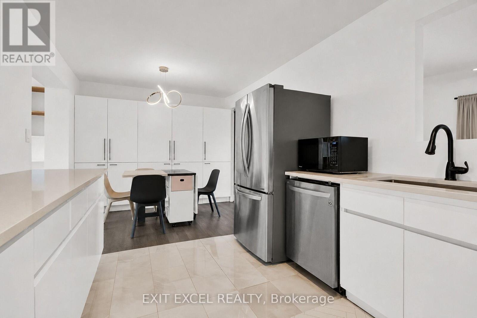25 Uxbridge Crescent, Ottawa, Ontario  K2L 1P6 - Photo 7 - X13154944