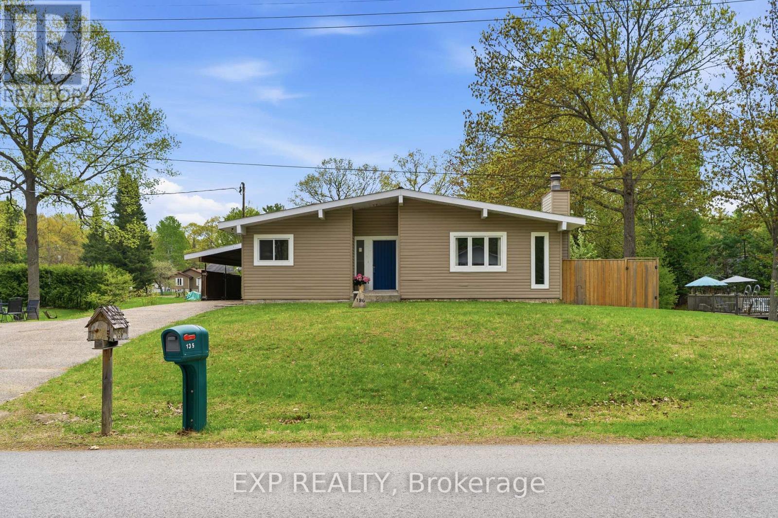136 RESTHAVEN AVENUE, Ottawa, Ontario