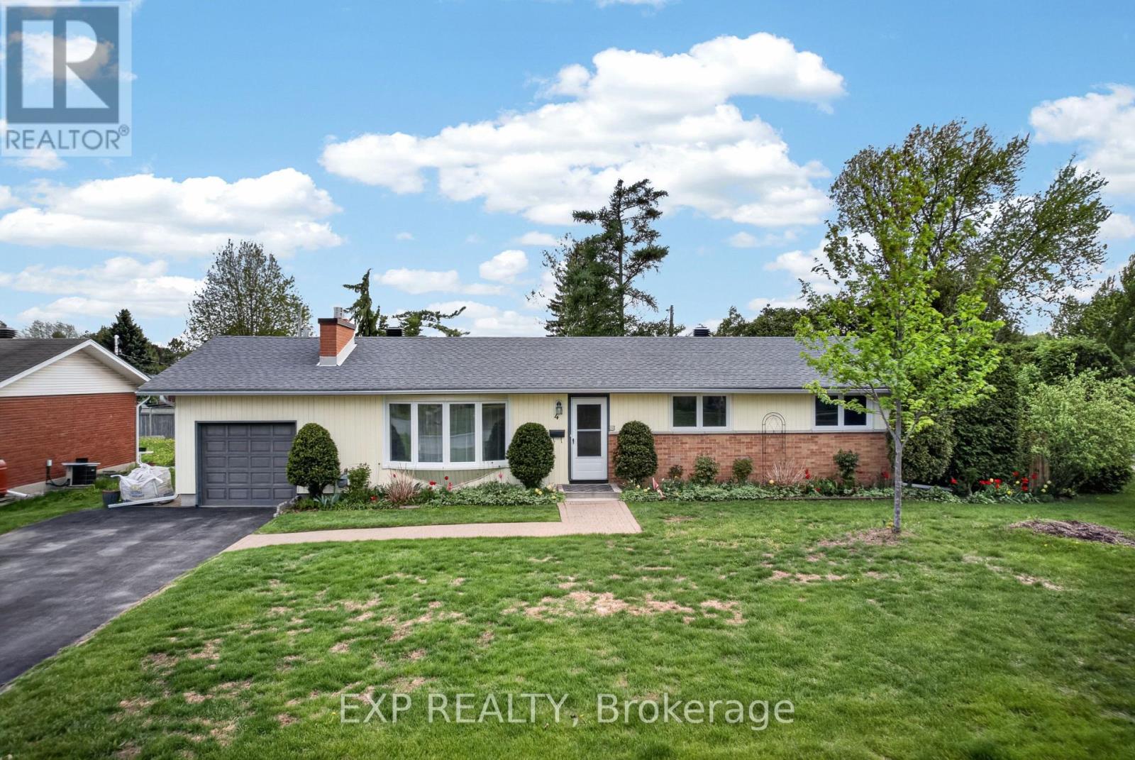 4 WOLMSLEY CRESCENT, Ottawa, Ontario