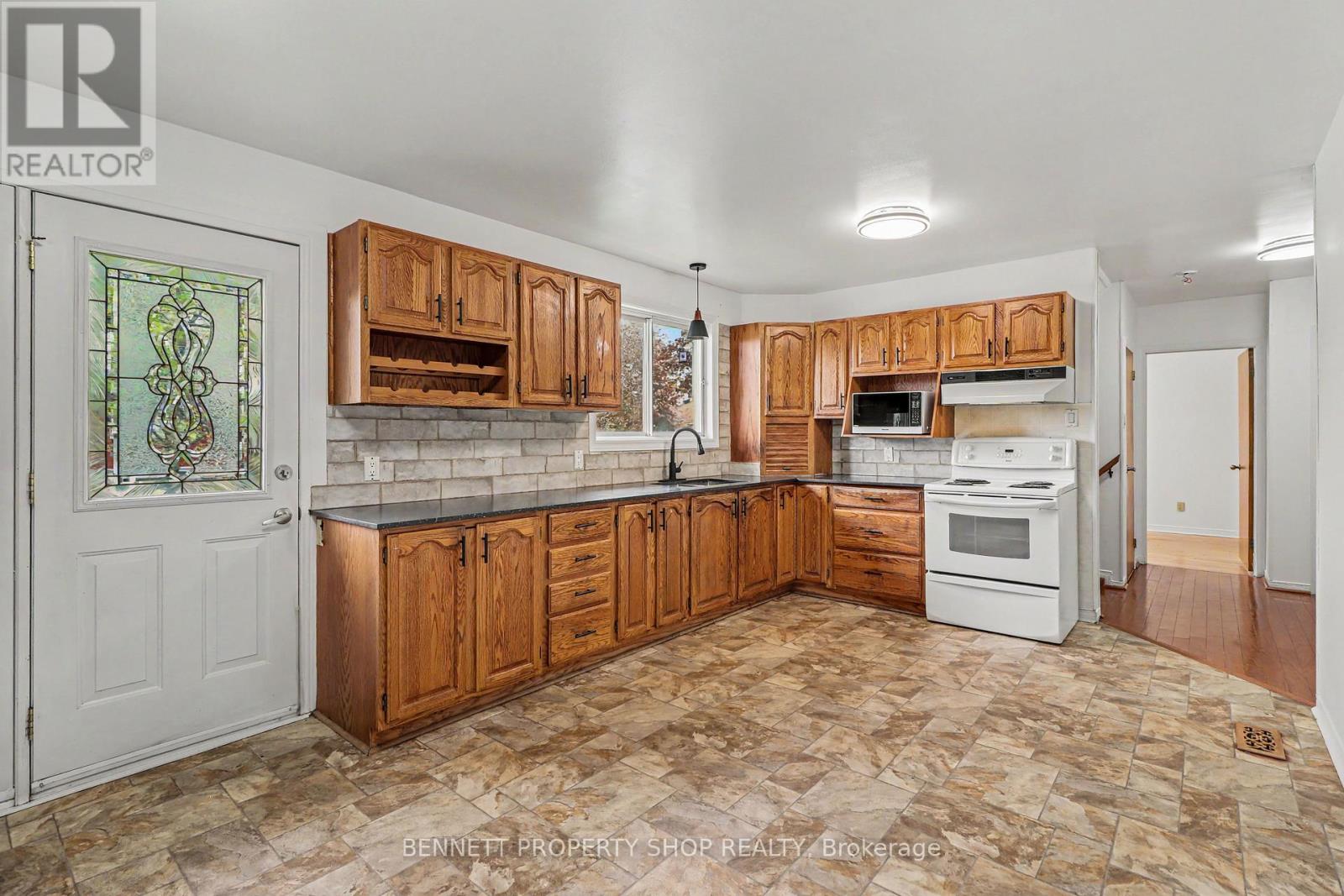 1312 Avenue R Avenue, Ottawa, Ontario  K1G 0B9 - Photo 12 - X13159328