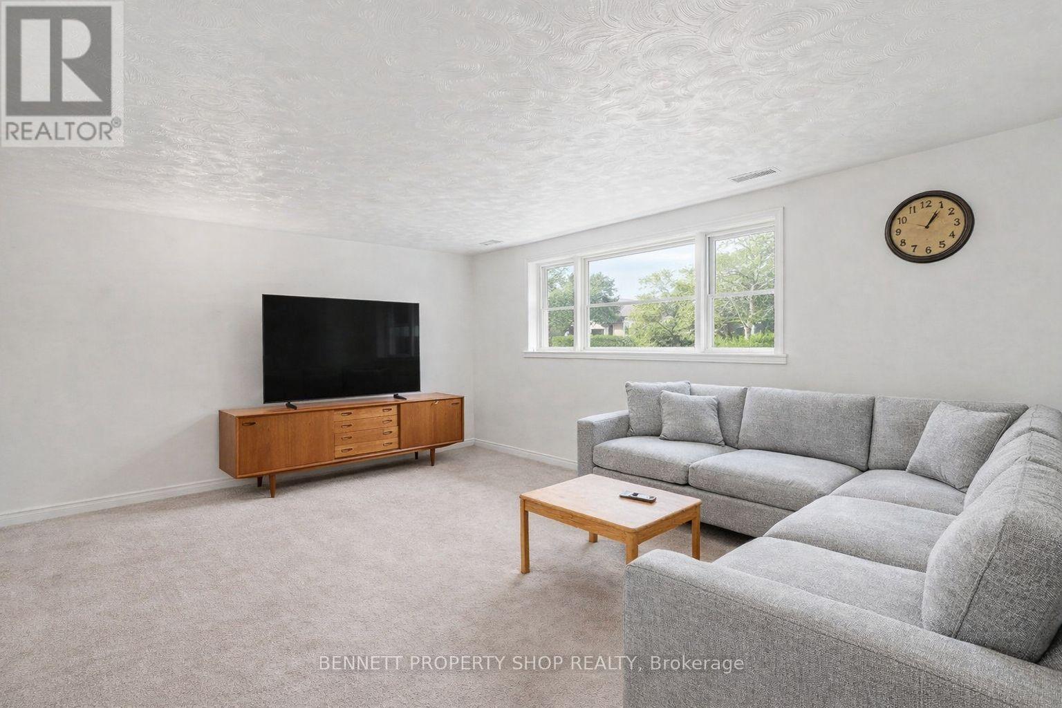 1312 Avenue R Avenue, Ottawa, Ontario  K1G 0B9 - Photo 13 - X13159328