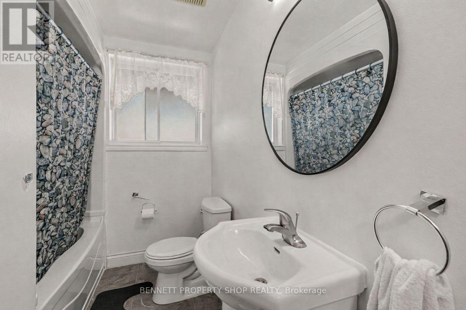 1312 Avenue R Avenue, Ottawa, Ontario  K1G 0B9 - Photo 14 - X13159328