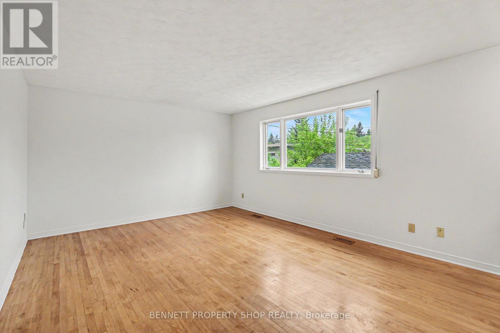 1312 Avenue R Avenue, Ottawa, Ontario  K1G 0B9 - Photo 5 - X13159328