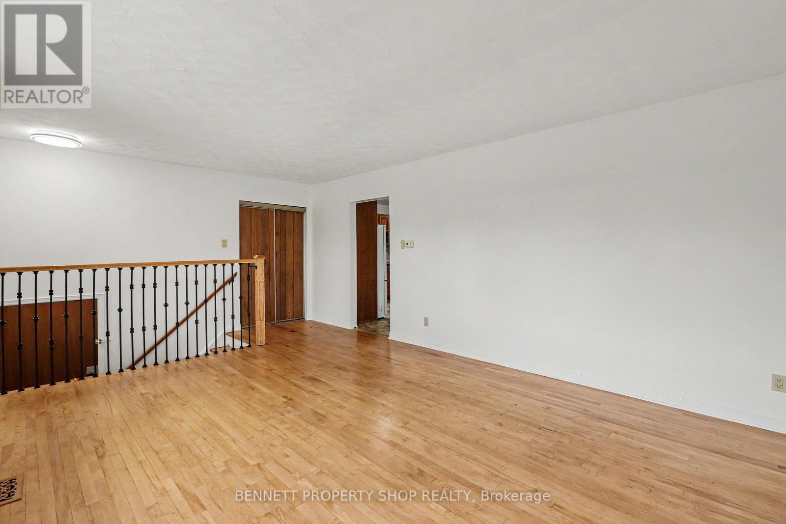 1312 Avenue R Avenue, Ottawa, Ontario  K1G 0B9 - Photo 6 - X13159328