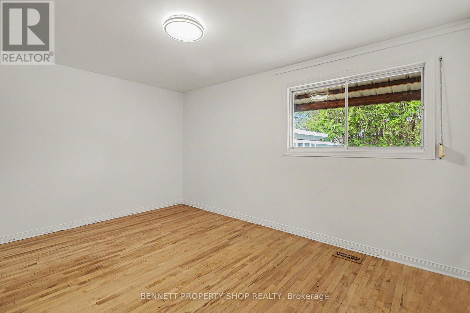 1312 Avenue R Avenue, Ottawa, Ontario  K1G 0B9 - Photo 7 - X13159328