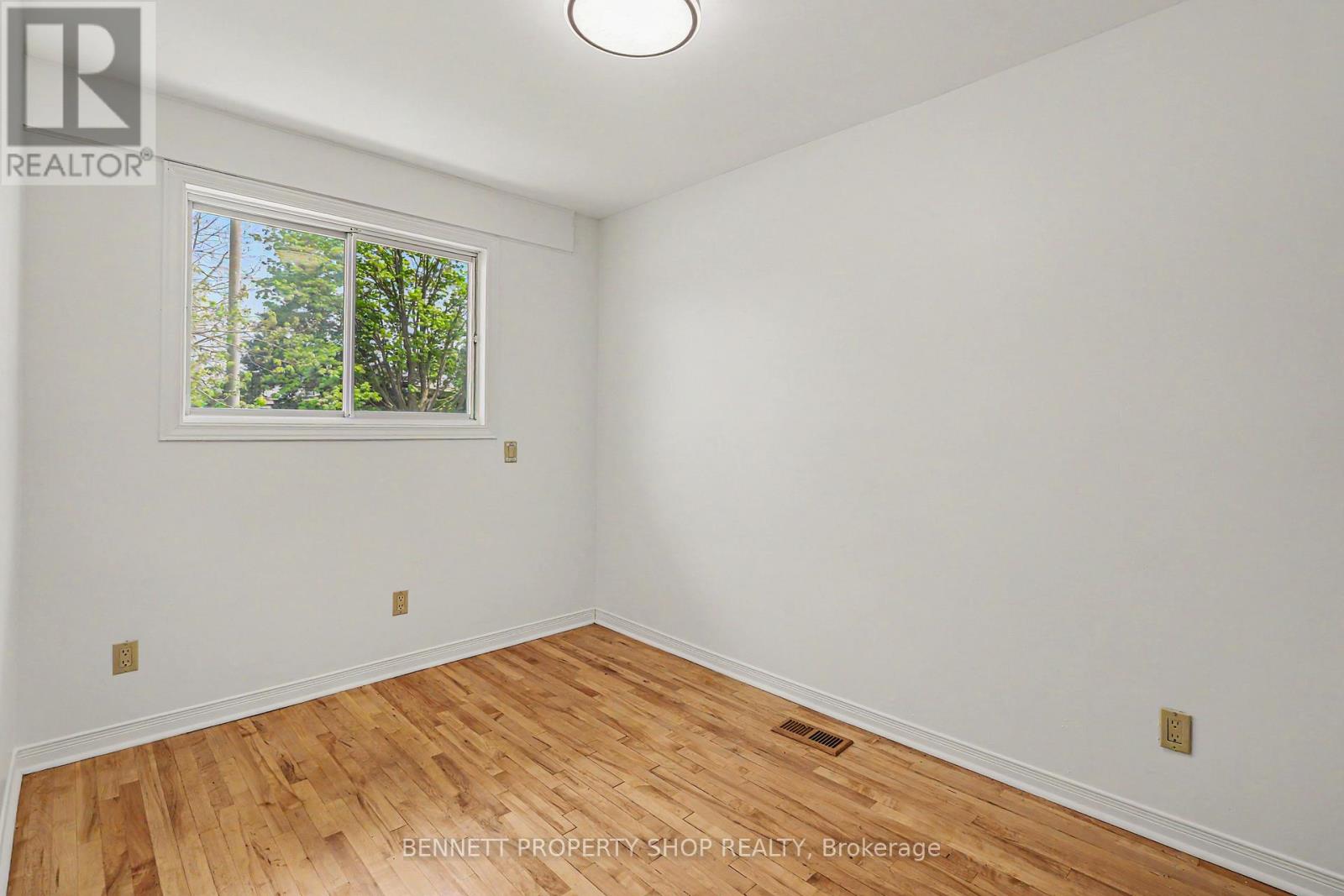 1312 Avenue R Avenue, Ottawa, Ontario  K1G 0B9 - Photo 9 - X13159328