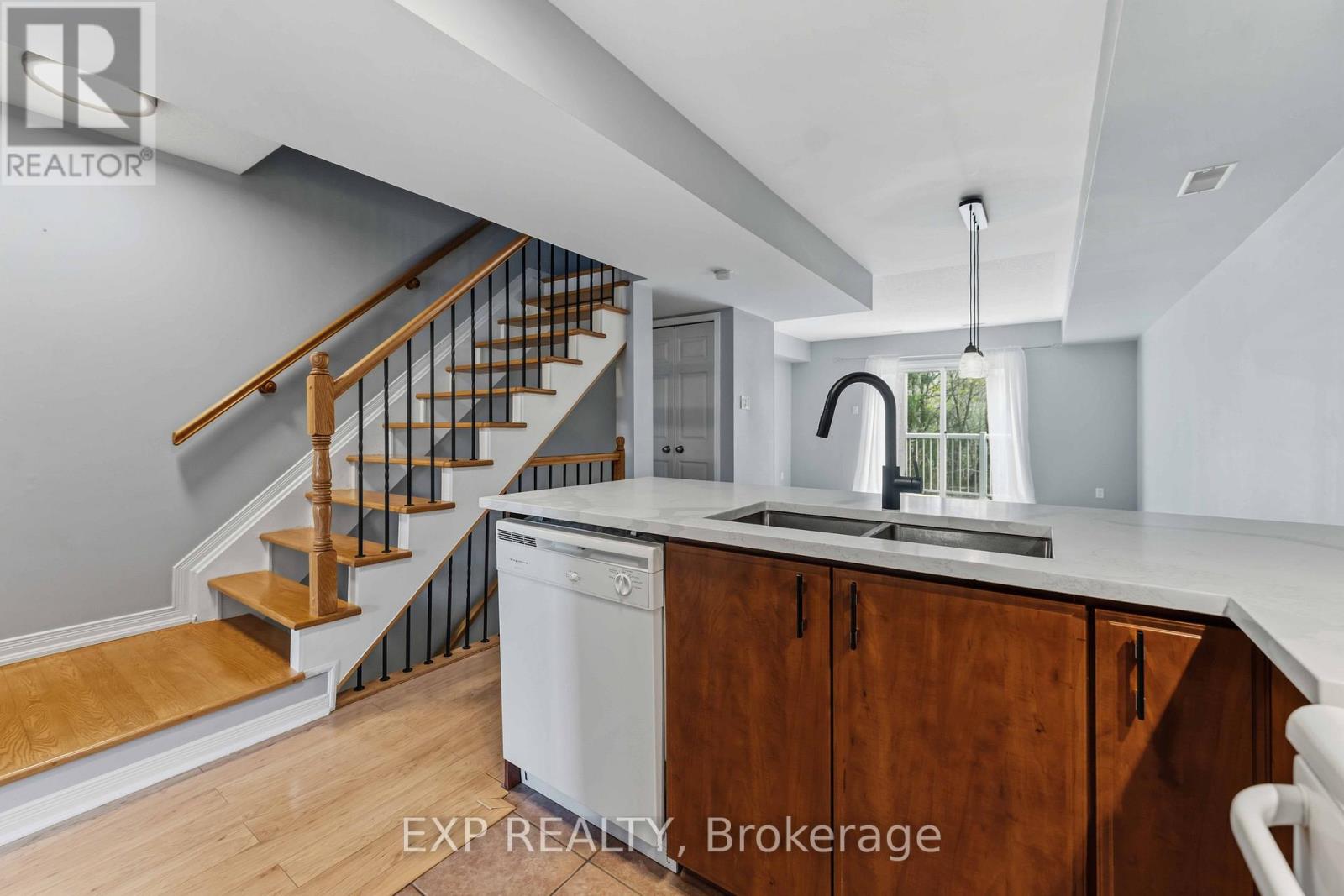 81 Strathaven Private, Ottawa, Ontario  K1J 1K7 - Photo 3 - X13159610