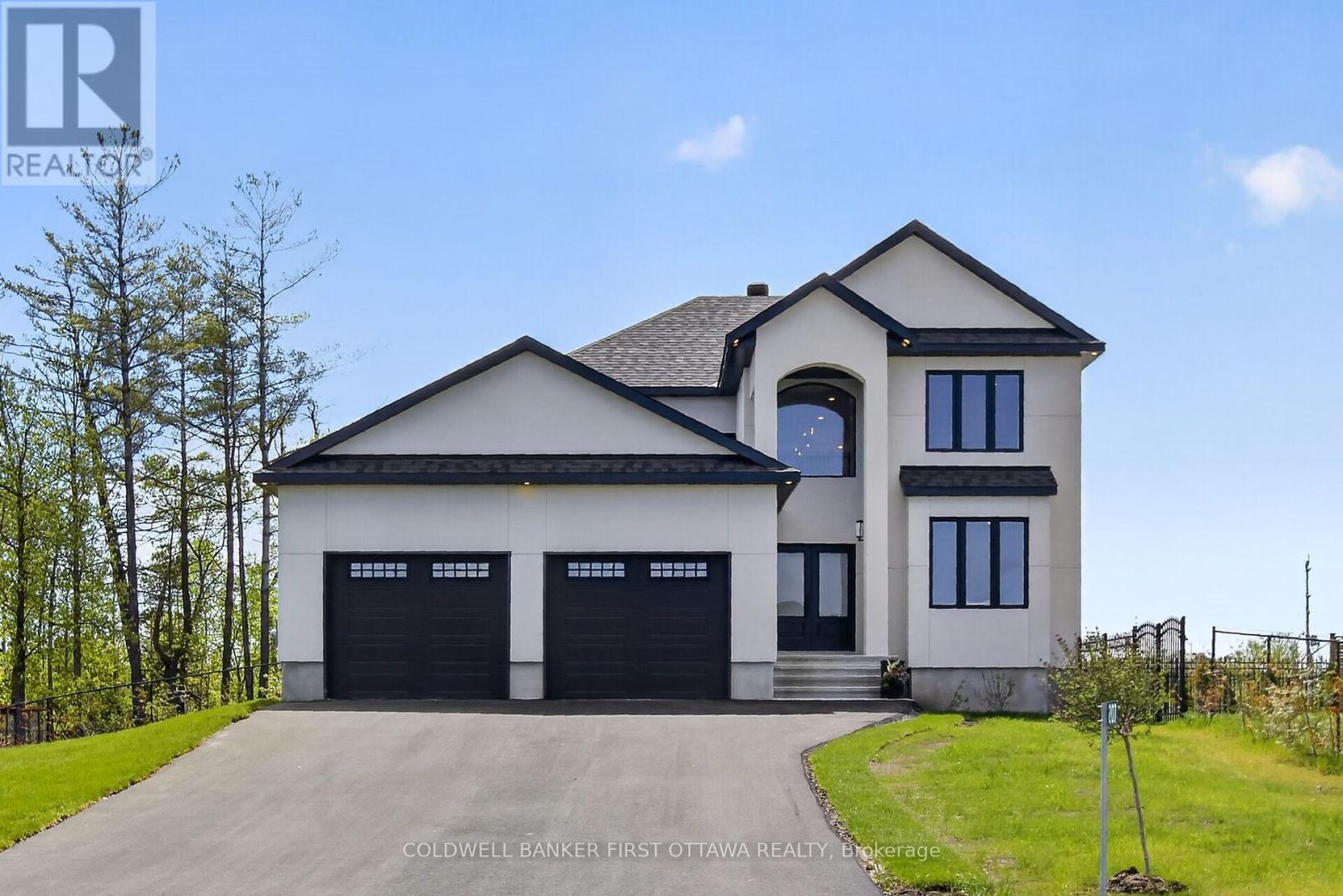 207 OWEN LUCAS STREET, McNab/Braeside, Ontario