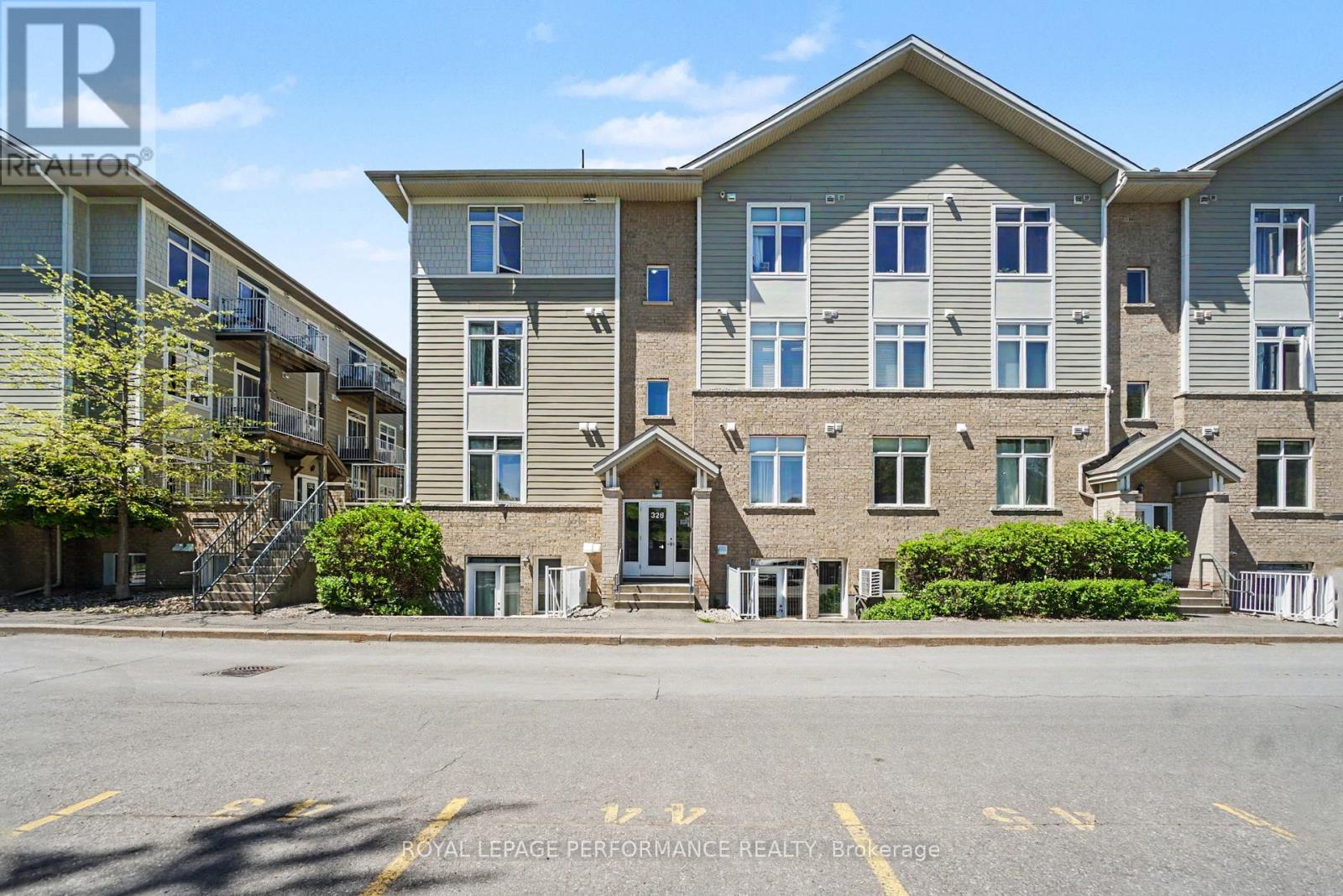 D - 326 EVEREST PRIVATE, Ottawa, Ontario