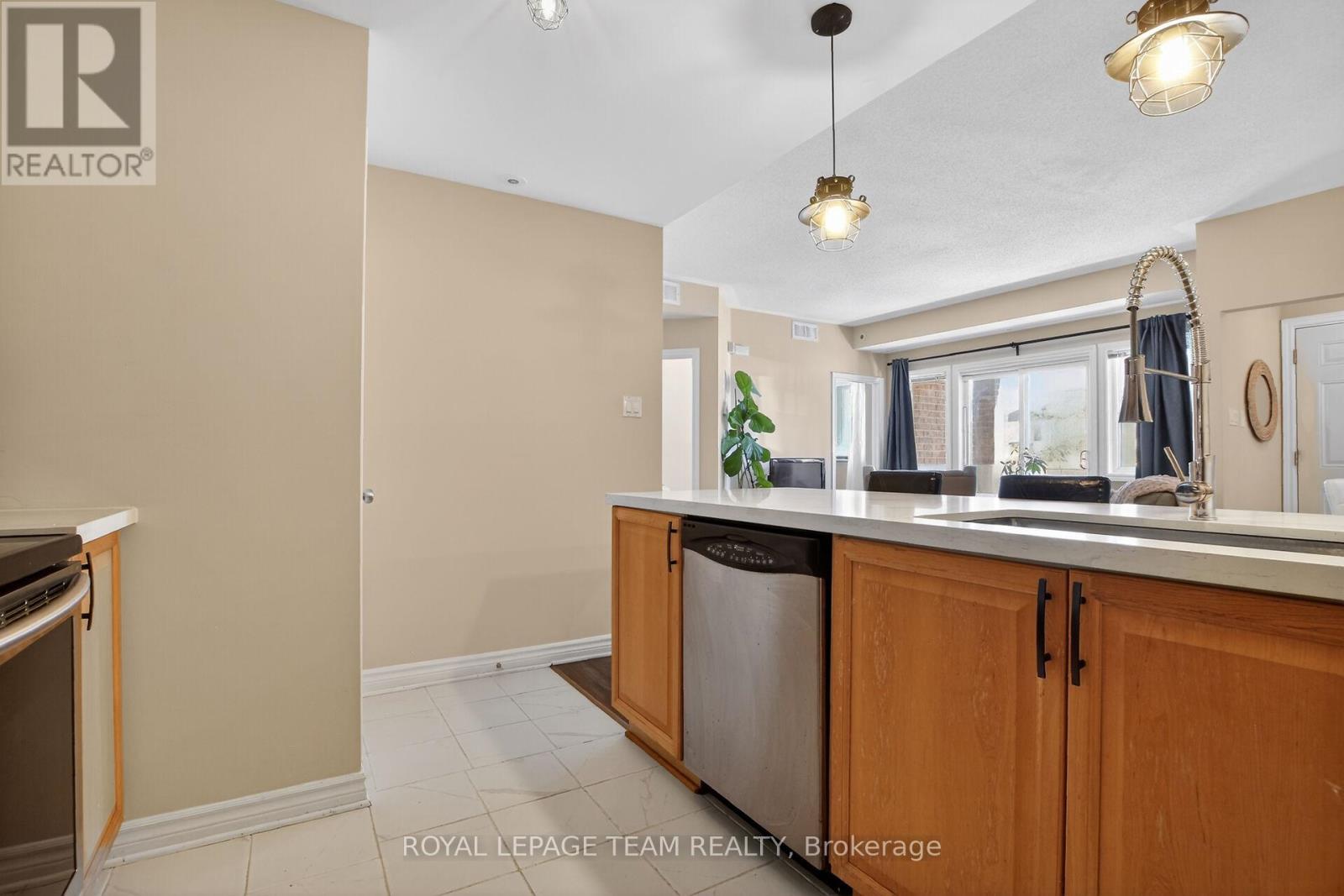 D - 165 Crestway Drive, Ottawa, Ontario  K2G 7C8 - Photo 12 - X13160922