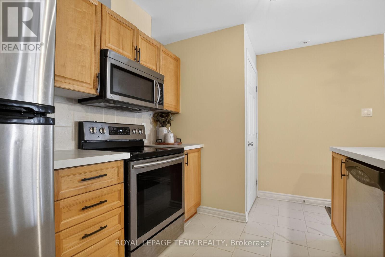 D - 165 Crestway Drive, Ottawa, Ontario  K2G 7C8 - Photo 13 - X13160922