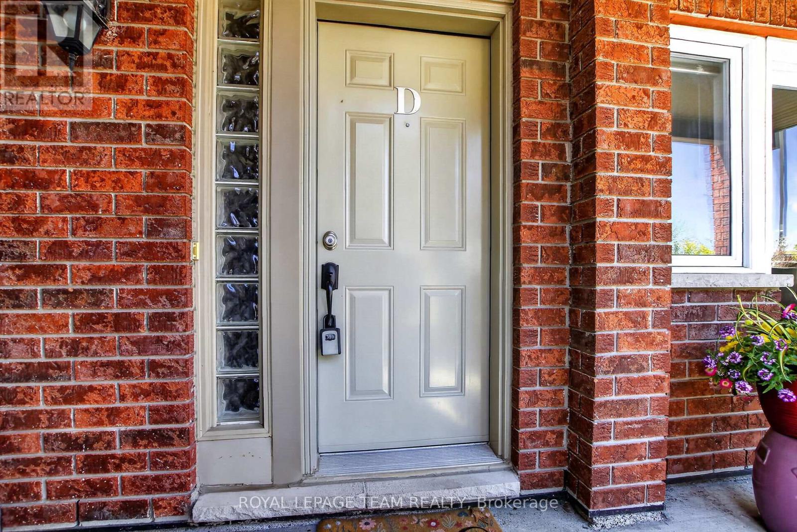 D - 165 Crestway Drive, Ottawa, Ontario  K2G 7C8 - Photo 2 - X13160922