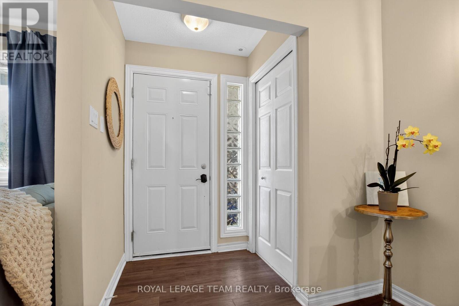D - 165 Crestway Drive, Ottawa, Ontario  K2G 7C8 - Photo 3 - X13160922