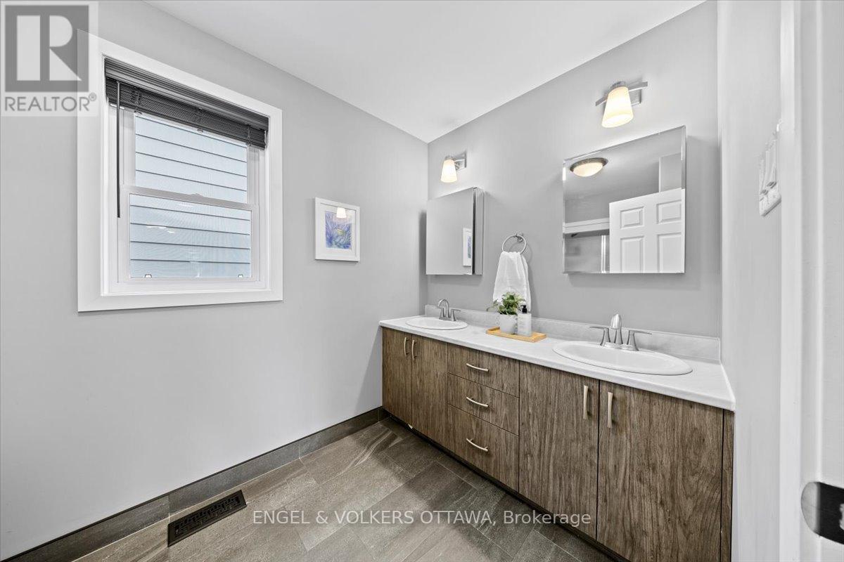 1005 Gold Crescent, Ottawa, Ontario  K2B 8C4 - Photo 18 - X13162298