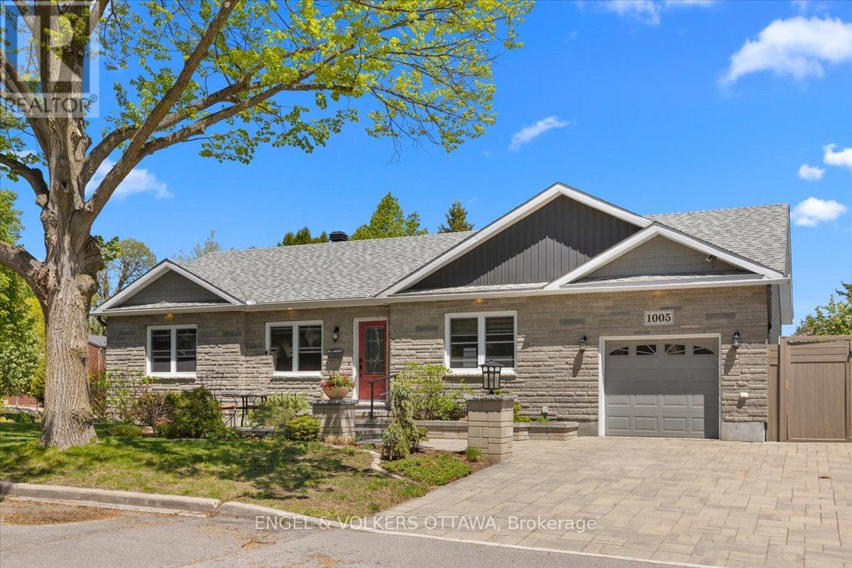 1005 Gold Crescent, Ottawa, Ontario  K2B 8C4 - Photo 2 - X13162298