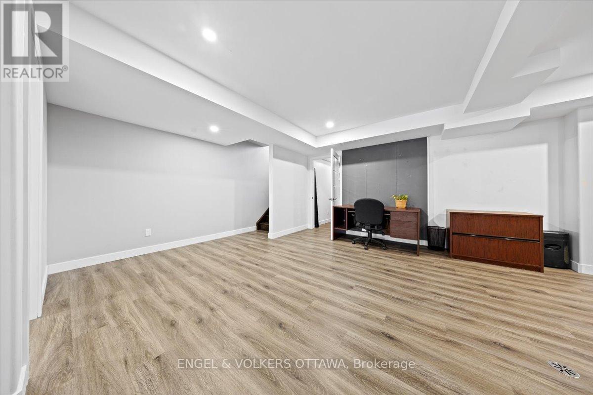 1005 Gold Crescent, Ottawa, Ontario  K2B 8C4 - Photo 26 - X13162298