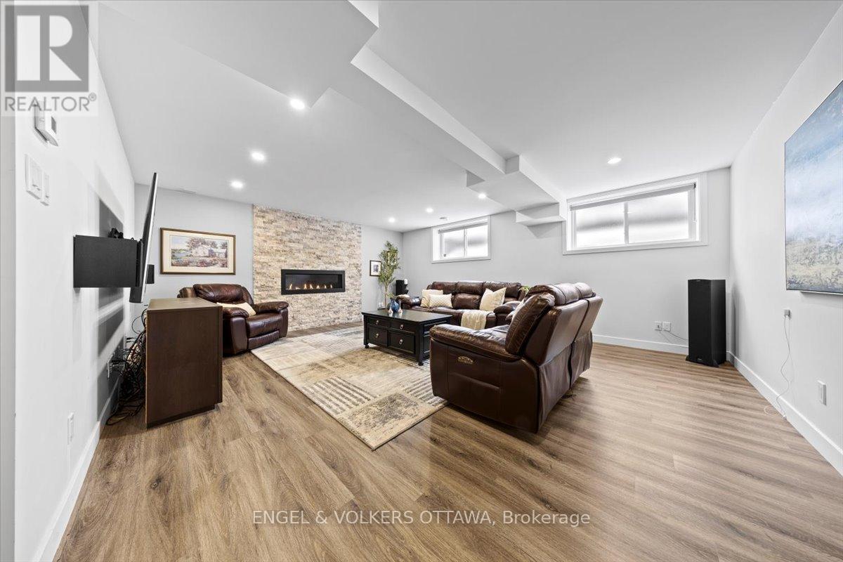 1005 Gold Crescent, Ottawa, Ontario  K2B 8C4 - Photo 31 - X13162298