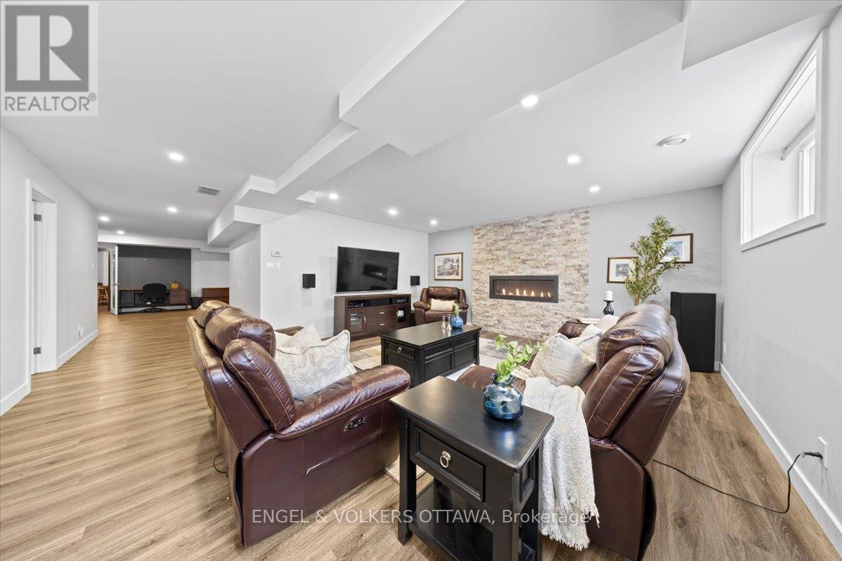 1005 Gold Crescent, Ottawa, Ontario  K2B 8C4 - Photo 32 - X13162298