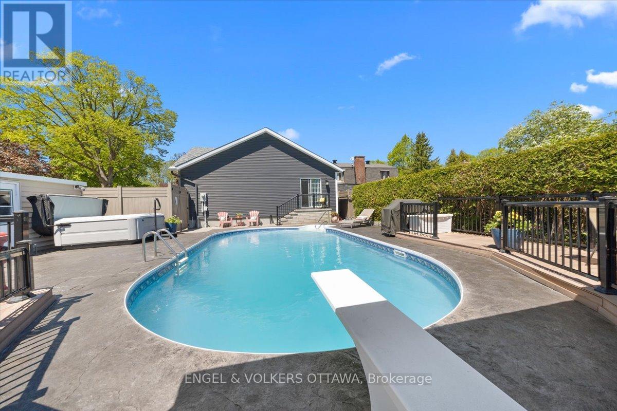 1005 Gold Crescent, Ottawa, Ontario  K2B 8C4 - Photo 35 - X13162298