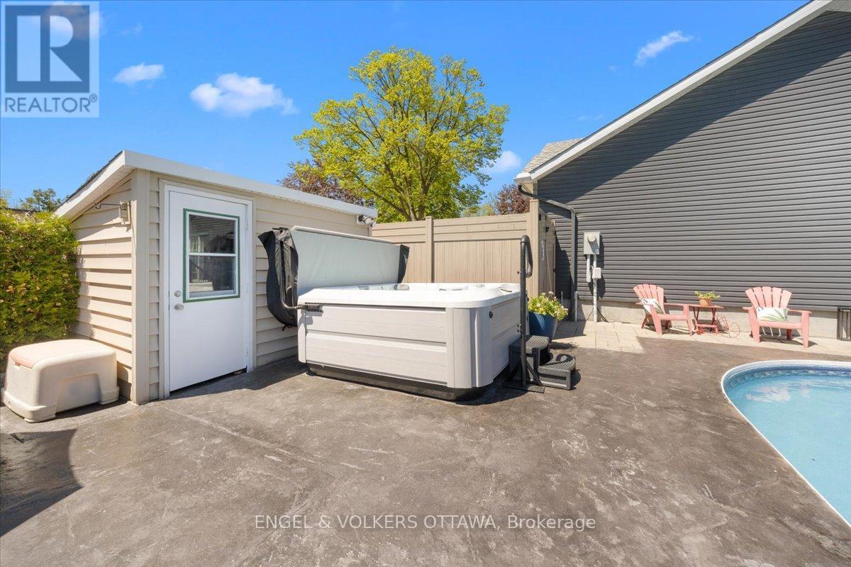 1005 Gold Crescent, Ottawa, Ontario  K2B 8C4 - Photo 37 - X13162298
