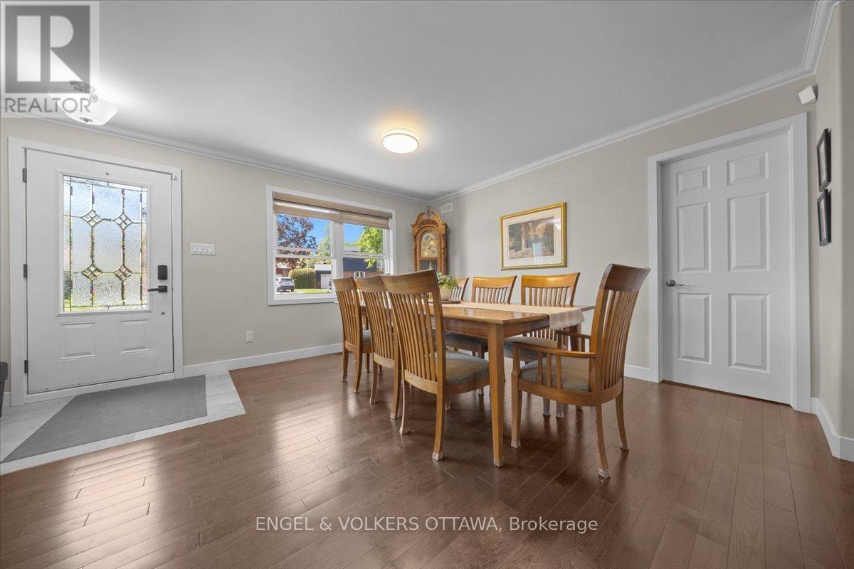 1005 Gold Crescent, Ottawa, Ontario  K2B 8C4 - Photo 7 - X13162298